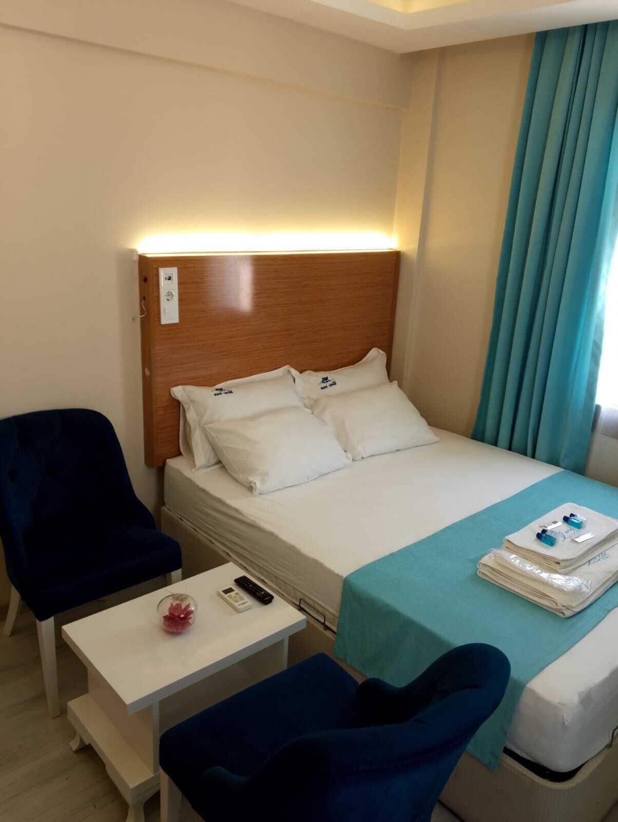 standard double room | 1 bedroom, premium bedding, minibar, desk