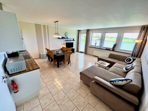 Fernseher, Stereoanlage