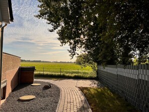 المنطقة المحيطة بالمنشأة