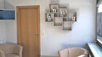 Fernseher, Tischtennisplatte