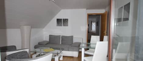 Fernseher, Tischtennisplatte
