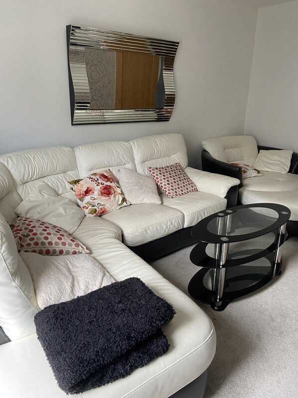 House | 2 bedrooms, iron/ironing board, free WiFi, bed sheets
