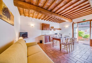 Standard-Apartment, 1 Doppelbett und Schlafsofa, zum Garten hin (Loro 2 With Shared Pool And Tennis) | Wohnbereich