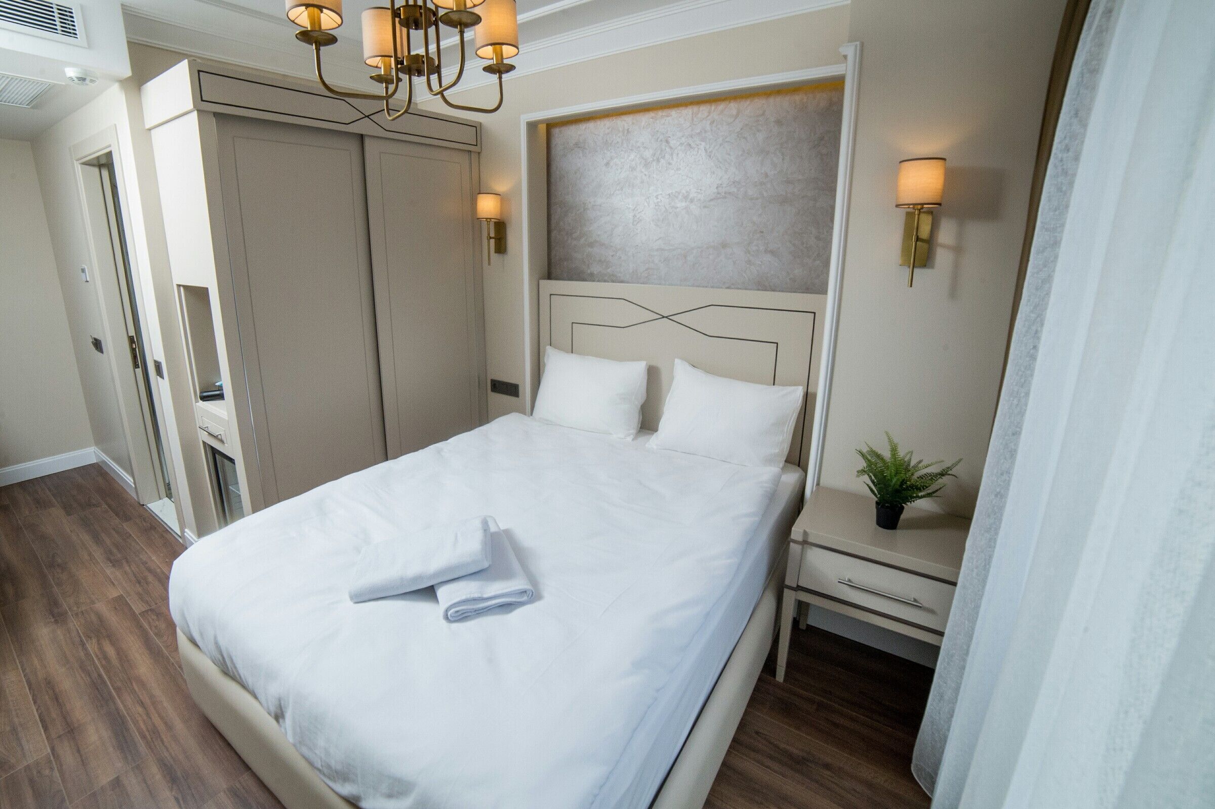 standard double room | egyptian cotton sheets, premium bedding, pillow-top beds, soundproofing