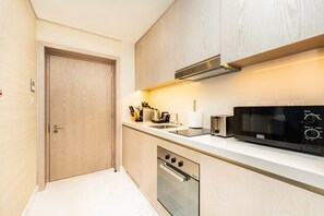 Basic Room, 1 Bedroom, Non Smoking, City View | Private kitchen
