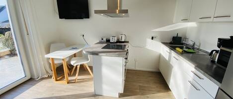 Frigorifero, forno, piano cottura, lavastoviglie