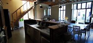 Fridge, microwave, oven, stovetop - Charming mansion in the Fontainebleau forest (Achères-la-Forêt)