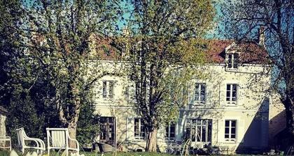 Charming mansion in the Fontainebleau forest