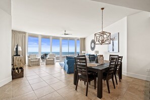 Smart TV, tenis de mesa, libros y estéreo 