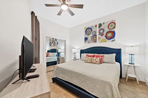 3 habitaciones, tabla de planchar con plancha, wifi y ropa de cama 
