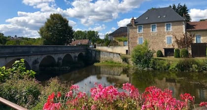 Romantic country getaway with jacuzzi and pool