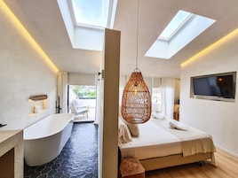 Premium Double Room | Deep soaking bathtub