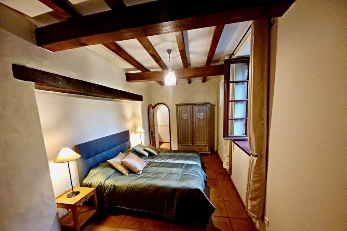 Luxury suite Beynac | Individuell inredning, unika möbler och strykjärn/strykbräda