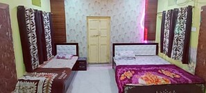 Egyptian cotton sheets, premium bedding, down duvets, memory-foam beds - Goroomgo Laxmi Bhawan Dharamshala Mathura (Mathura)