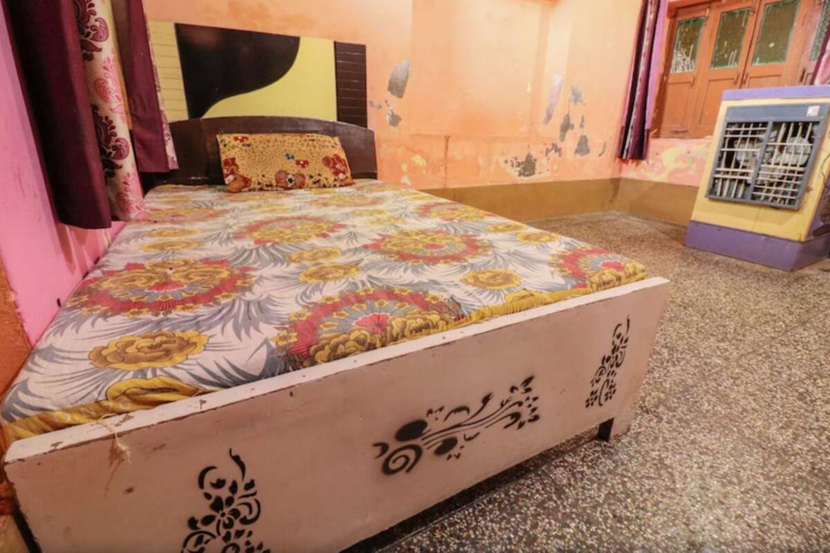 Egyptian cotton sheets, premium bedding, down comforters