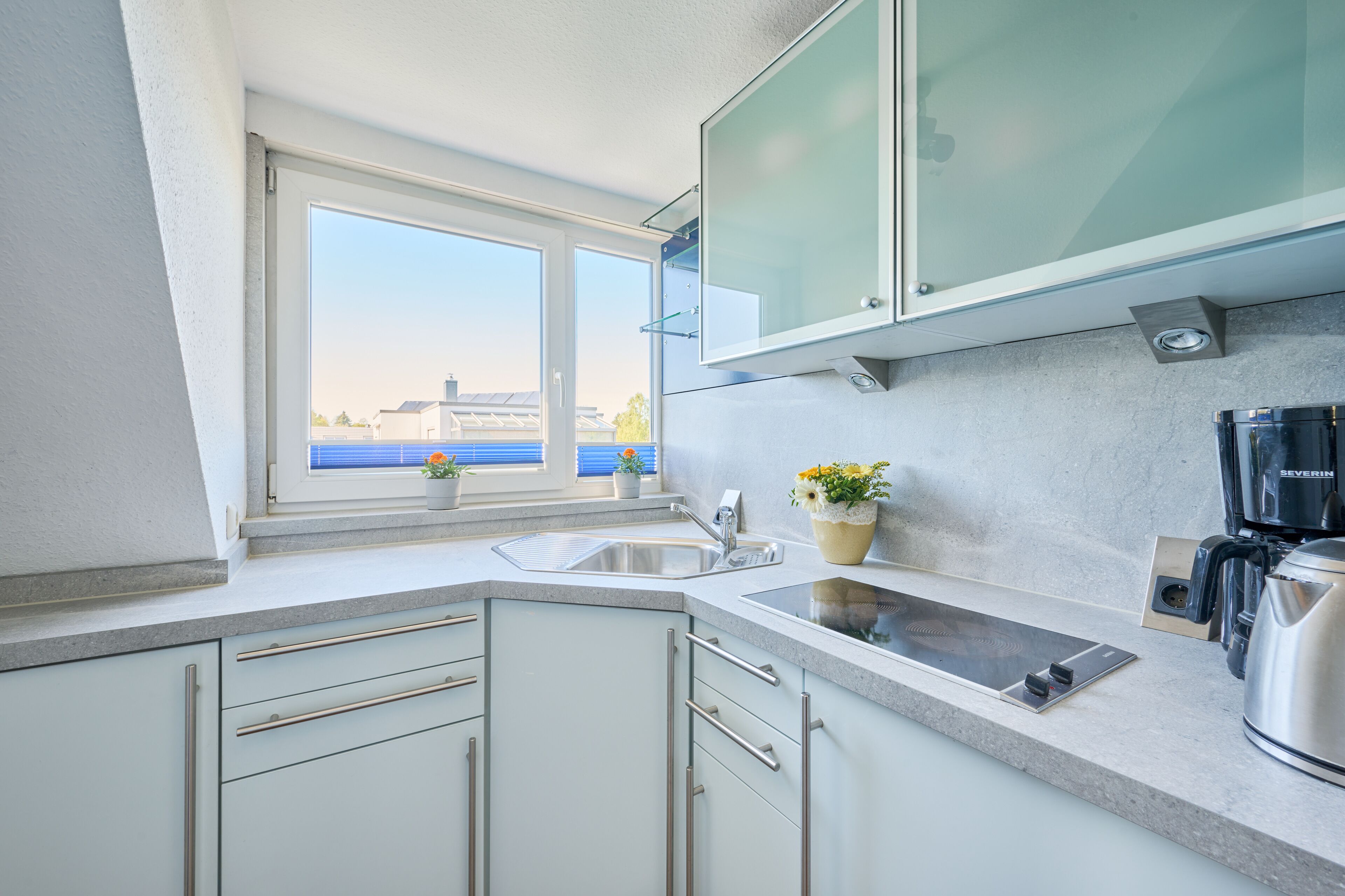 Kjøleskap, ovn, kokeplater og oppvaskmaskin