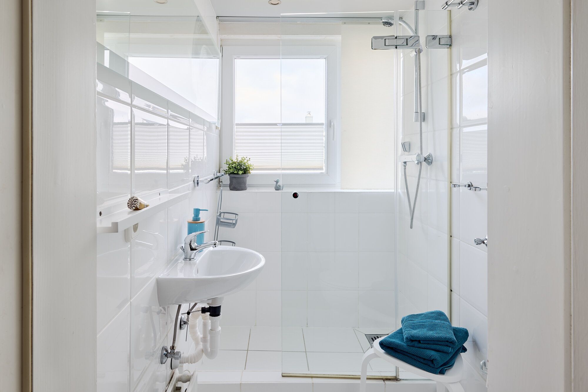 Bruser, hårtørrer, Toiletpapir