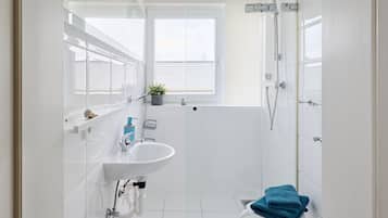 Bruser, hårtørrer, Toiletpapir