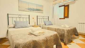 3 habitaciones, tabla de planchar con plancha, cuna de viaje y wifi
