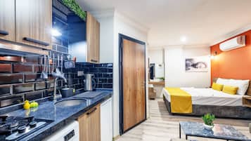 Premium Studio | 1 bedroom, premium bedding, minibar, desk