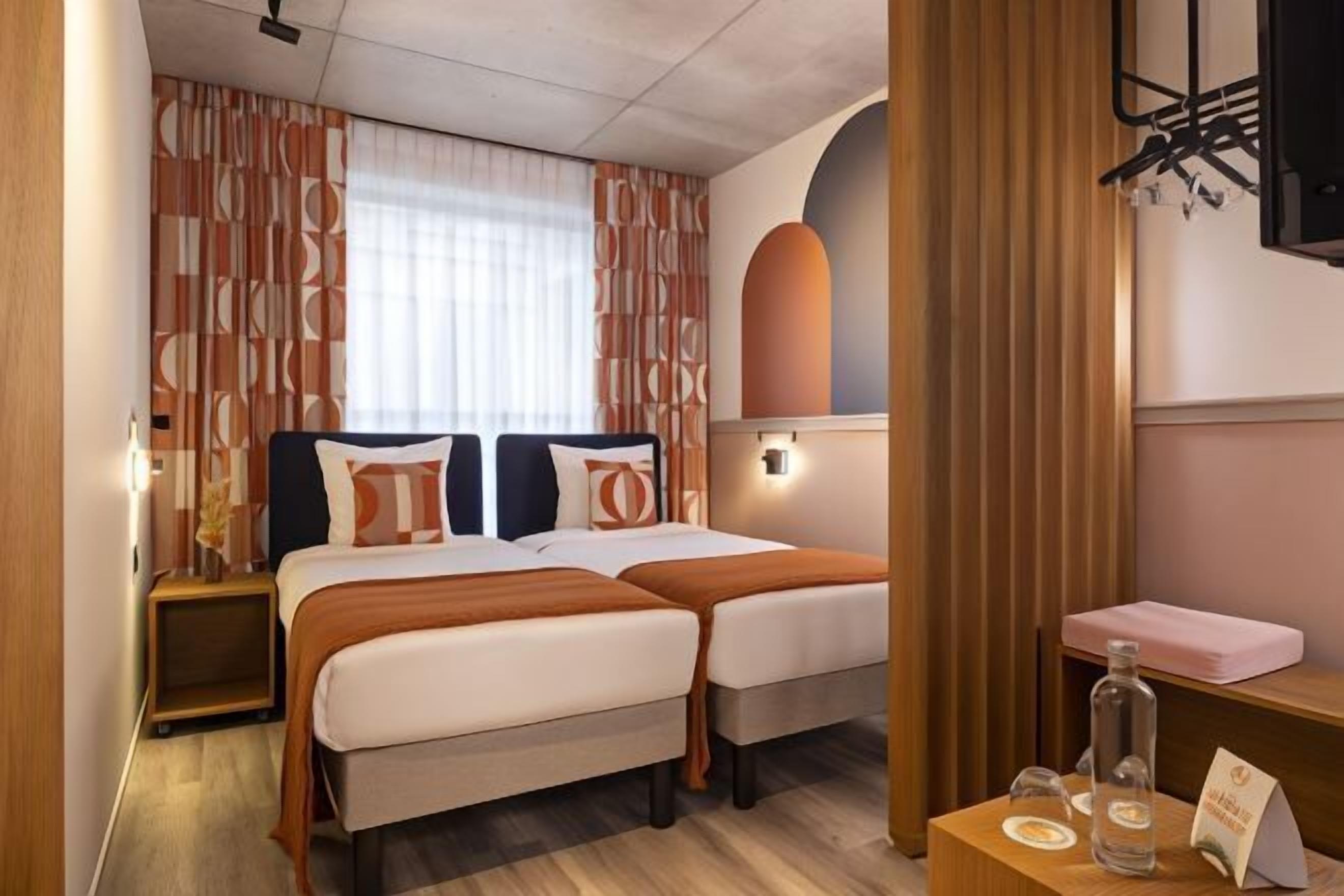 Premium bedding, in-room safe, individually decorated, soundproofing