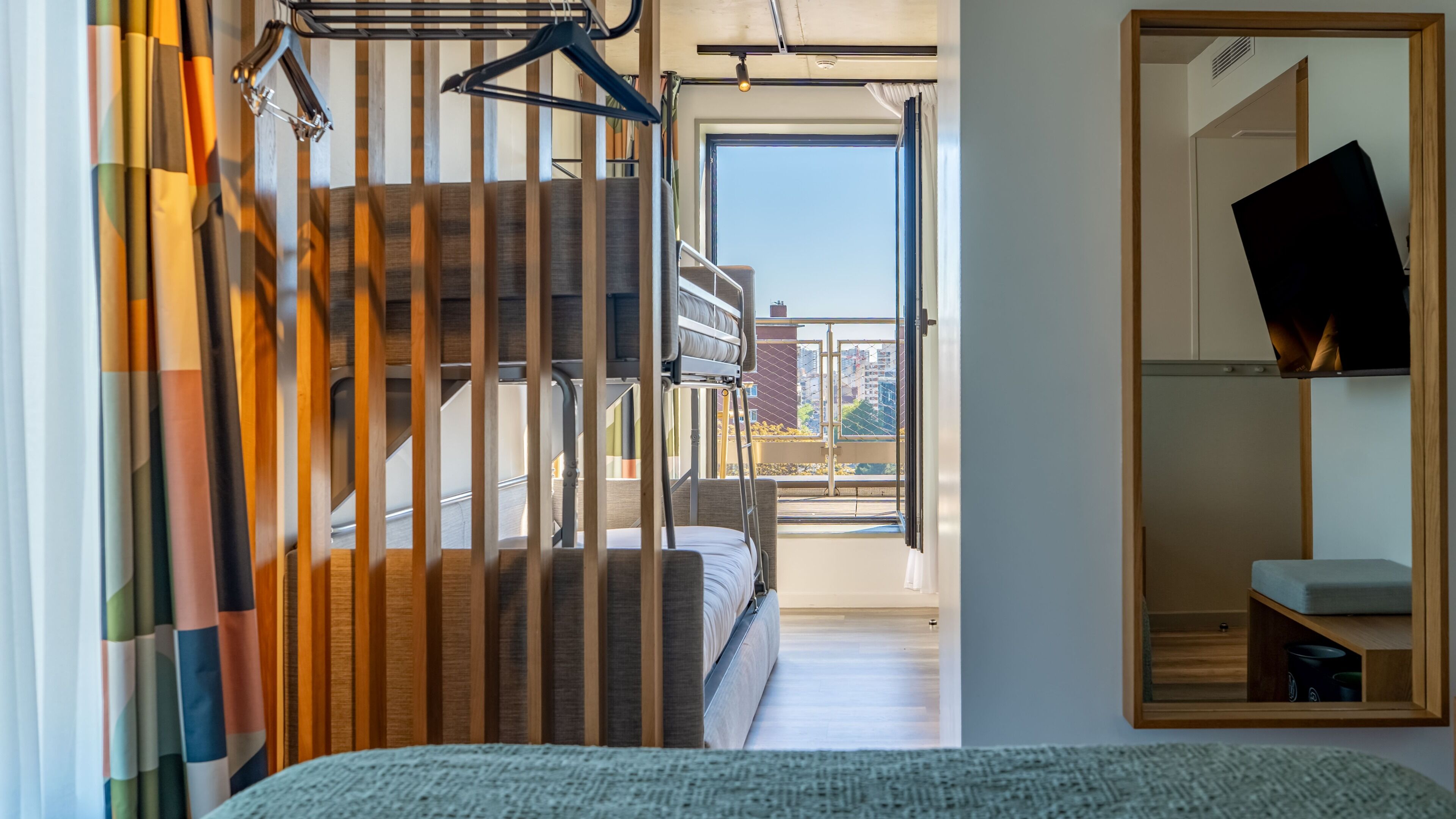 Chambre Supérieure Famille Terrasse | Premium bedding, in-room safe, individually decorated, soundproofing