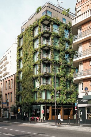 Front of property - La Belle Ville (Paris)
