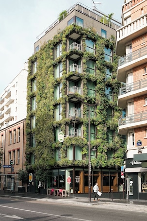 Front of property. La Belle Ville