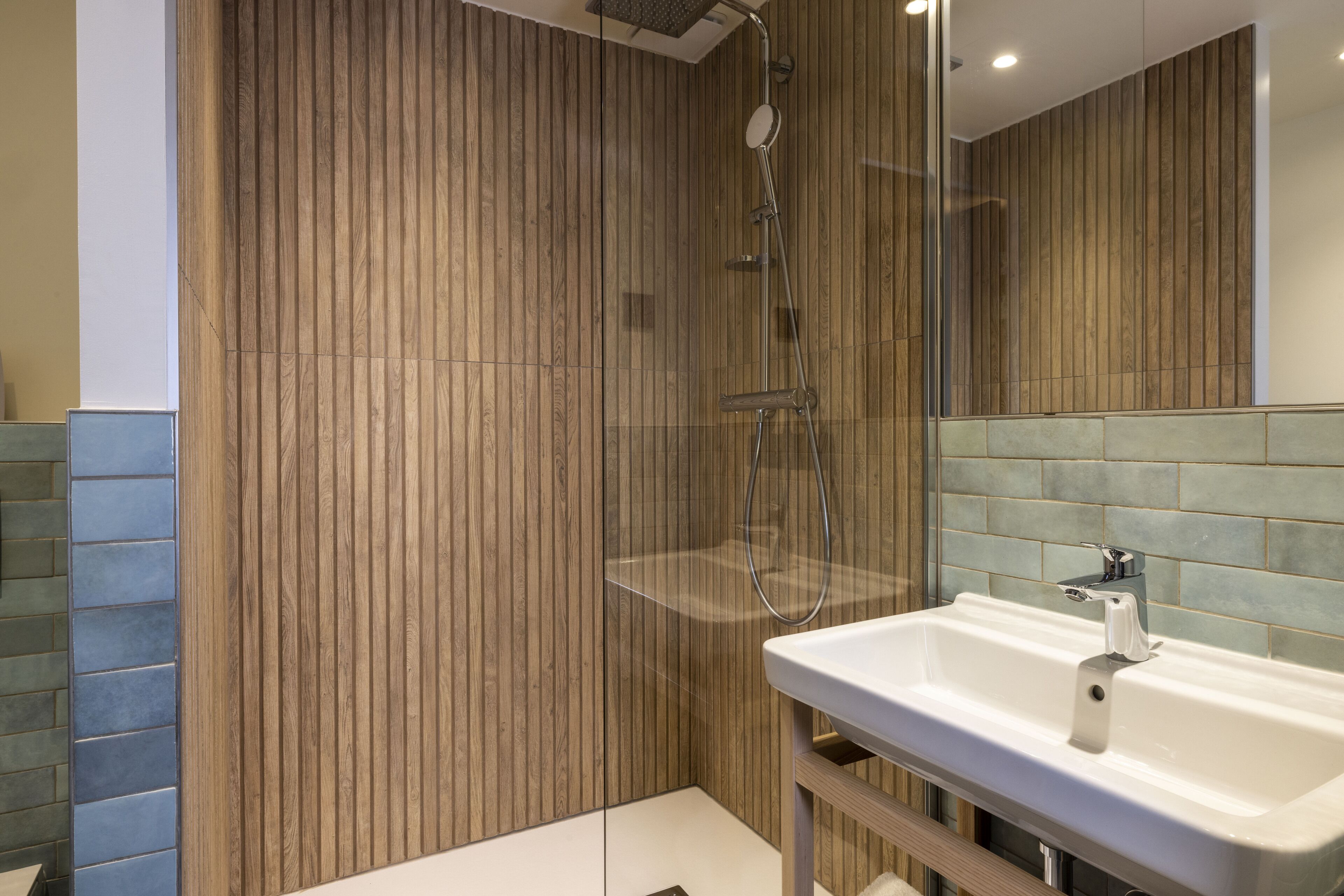 separate bathtub and shower, eco-friendly toiletries, hair dryer, towels