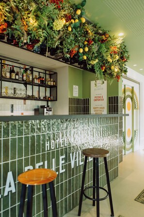 Bar (on property) - La Belle Ville (Paris)
