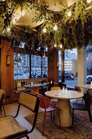 Breakfast, lunch, dinner served; Italian cuisine - La Belle Ville (Paris)