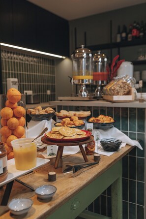 Daily buffet breakfast for a fee - La Belle Ville (Paris)