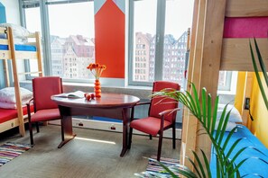 Felles sovesal, kun for kvinner | Allergitestet sengetøy, blendingsgardiner, wi-fi (inkludert) og sengetøy