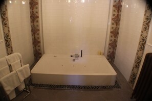House, Accessible, Ensuite | Bathroom