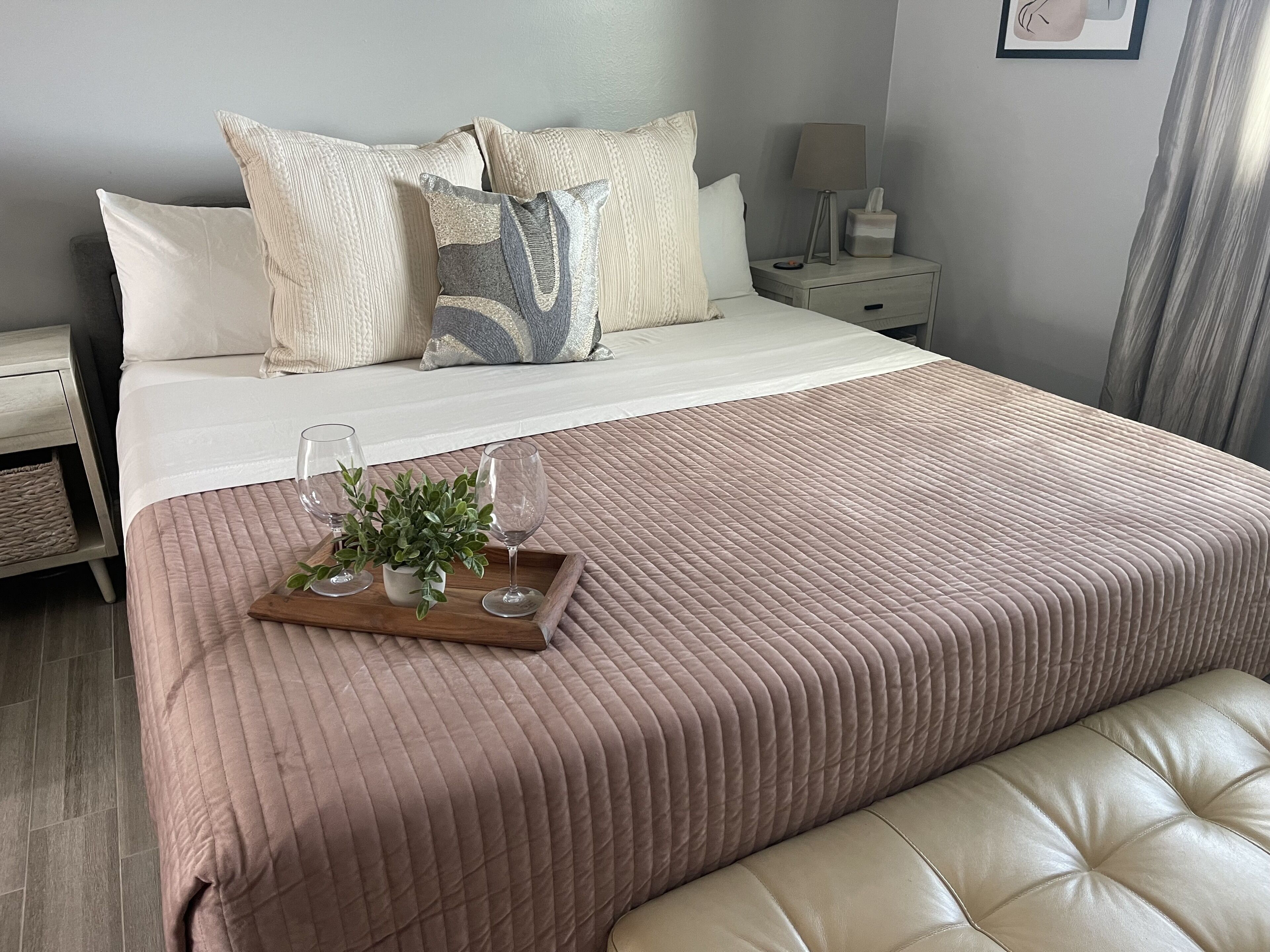 Escrivaninha, Wi-Fi de cortesia, roupa de cama