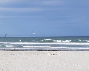 Beach nearby, sun-loungers, beach towels