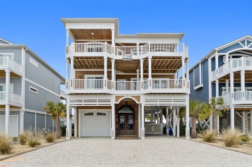 Beach Easy at Ocean Isle Beach, Private Heated Pool and Spa, Tiki Bar, Elevator, great views!