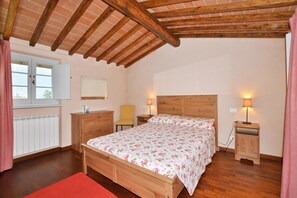 Familienhaus, 3 Schlafzimmer, 2 Bäder, Bergseite (Casa d'Amelia) | 3 Schlafzimmer, kostenloses WLAN, Bettwäsche