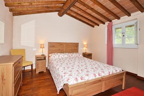 Family House, 3 Bedrooms, 2 Bathrooms, Mountainside (Casa d'Amelia)