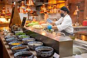Tägliches Frühstücksbuffet gegen Gebühr