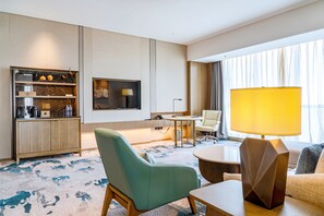 Executive suite | Een bureau, een laptopwerkplek, gratis wifi, beddengoed