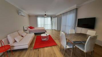 Elite Studio Suite | Living area