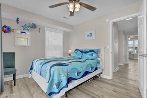 3 bedrooms, desk, iron/ironing board, free WiFi
