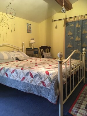 2 soverom, strykejern/-brett, reiseseng for barn og wi-fi