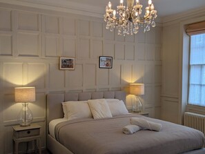 6 عدّة غرف نوم ومكواة/لوح كي وسرير سفر وواي فاي مجانًا