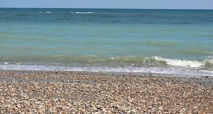 Modern, Spacious Town House Located in Central Chichester and Sleeping 8 - Dogs very welcome!