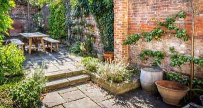 Modern, Spacious Town House Located in Central Chichester and Sleeping 10 - Dogs very welcome!