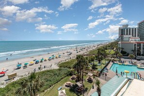 En la playa y toallas de playa