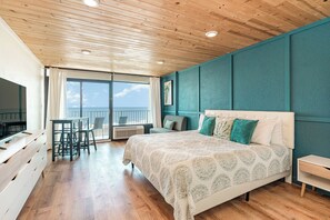 Free WiFi, bed sheets - Oceanfront! Snowbirds Welcome! Indoor/Outdoor pool (Myrtle Beach)