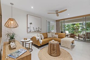 TV - Beautifully presented 2 Bedroom Apartment in the Drift resort Palm Cove (Cairns)